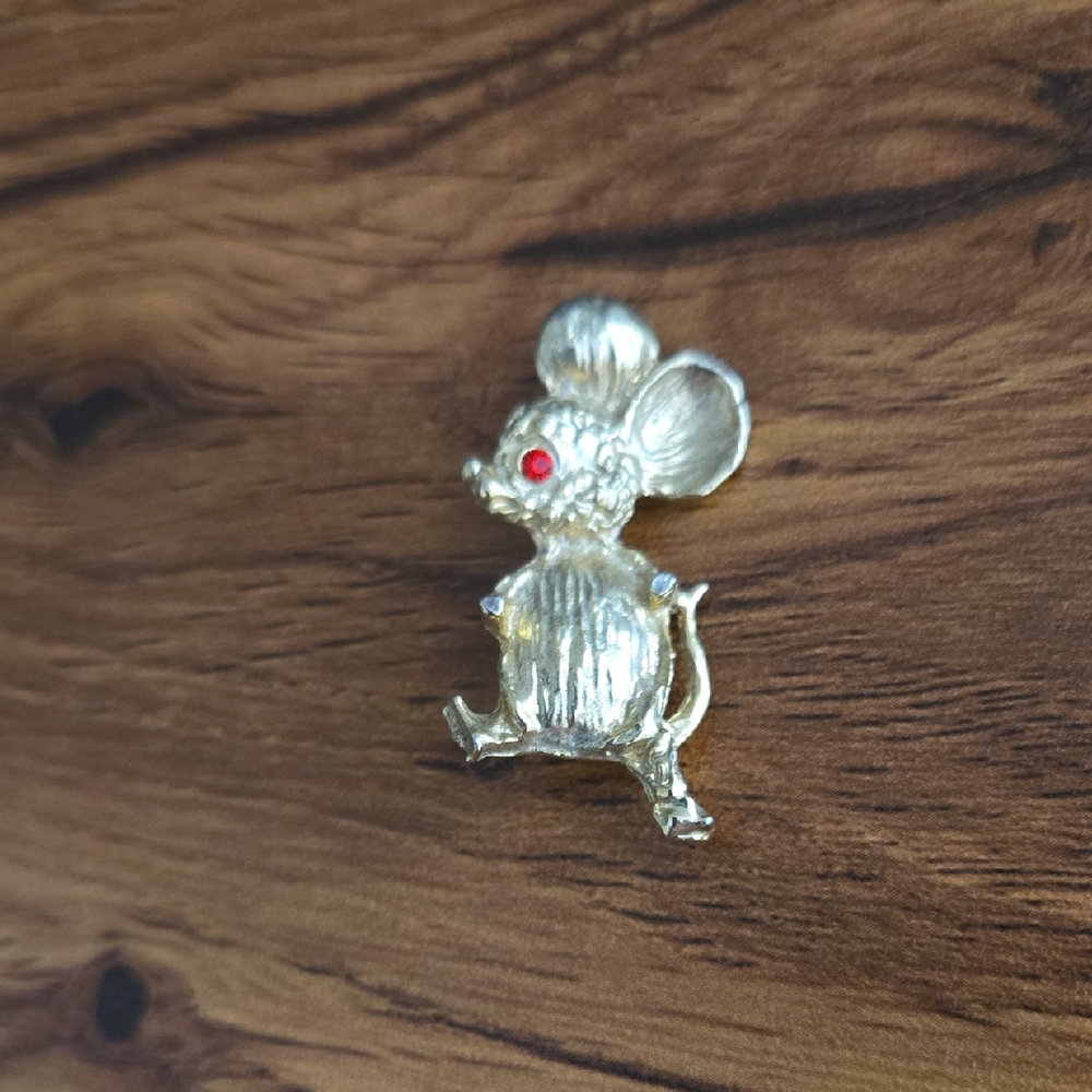 Golden Mouse Pin w/ Red Rhinestobe Eye - Retro Vintage 60s 70s